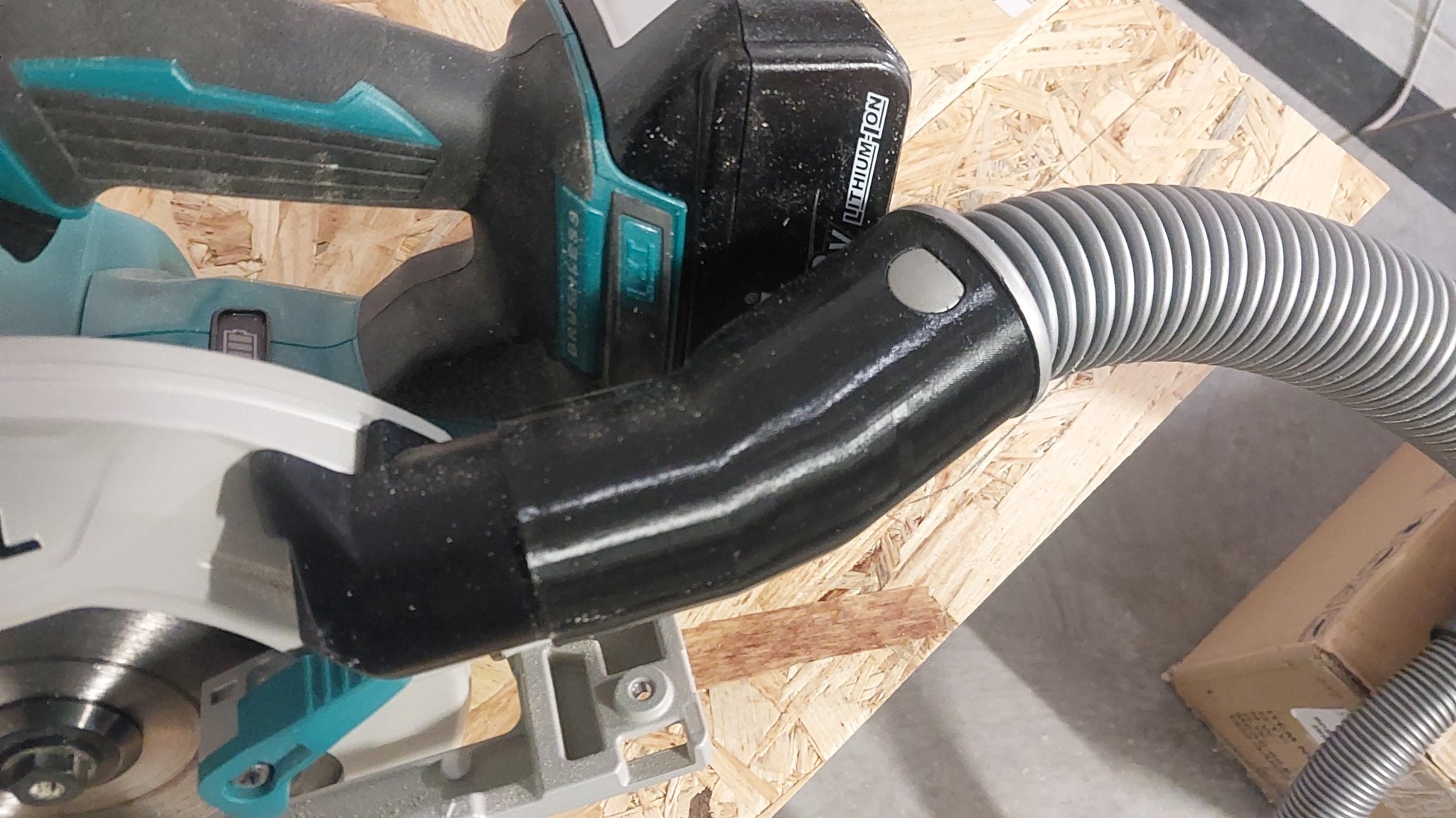 Bộ chuyển đổi đầu hút bụi Makita DHS680 cho Dyson DC19