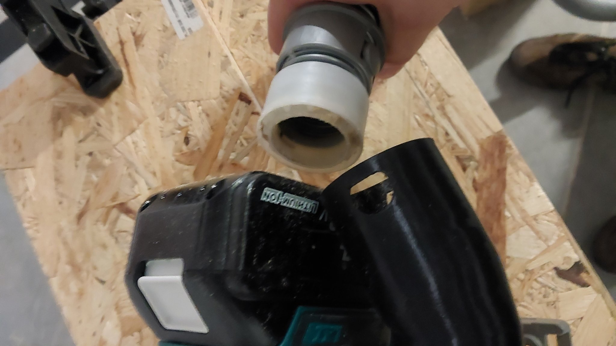 Bộ chuyển đổi đầu hút bụi Makita DHS680 cho Dyson DC19