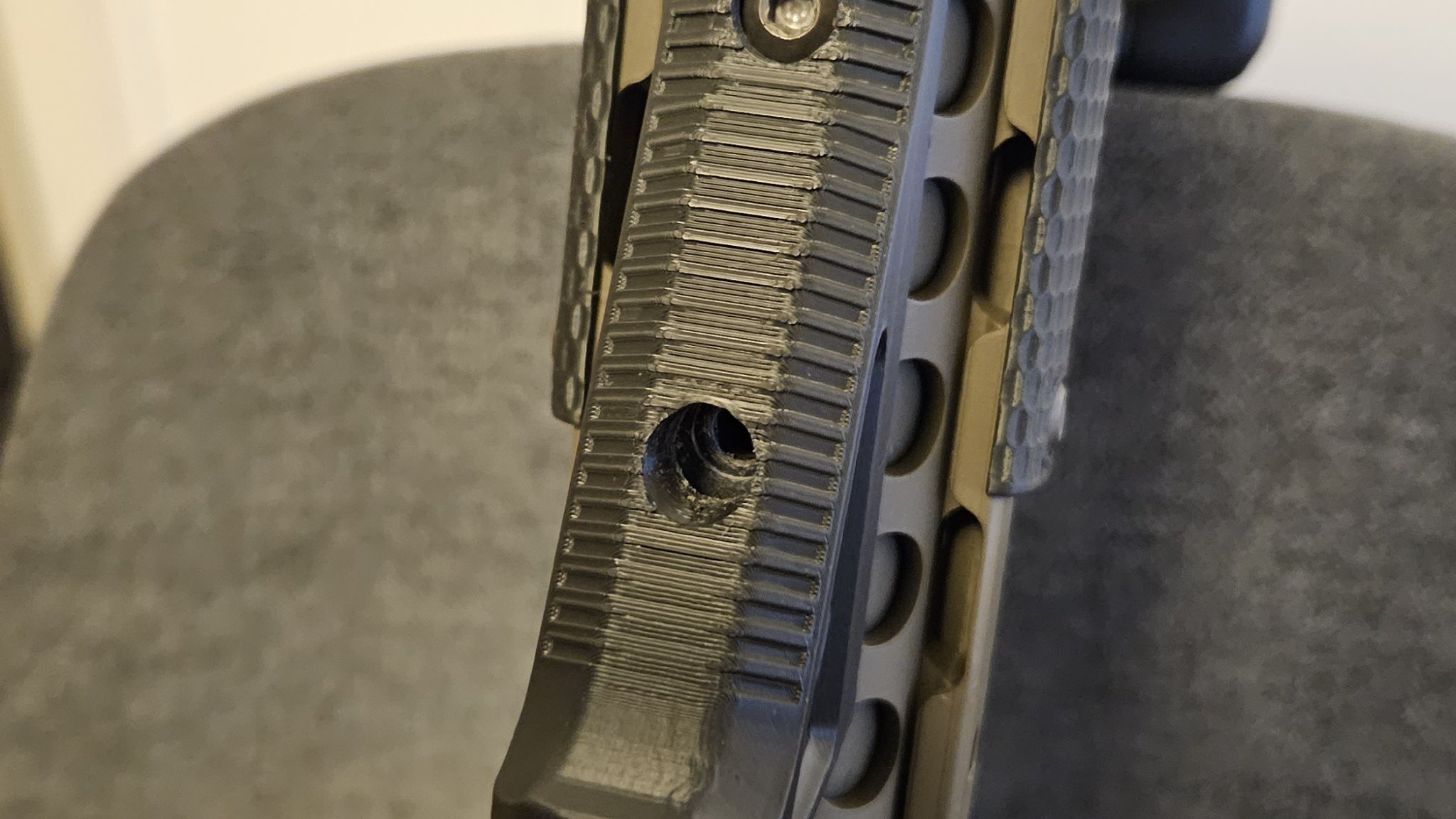 Tay cầm nghiêng KAC URX lắp trực tiếp trên ray 3.1