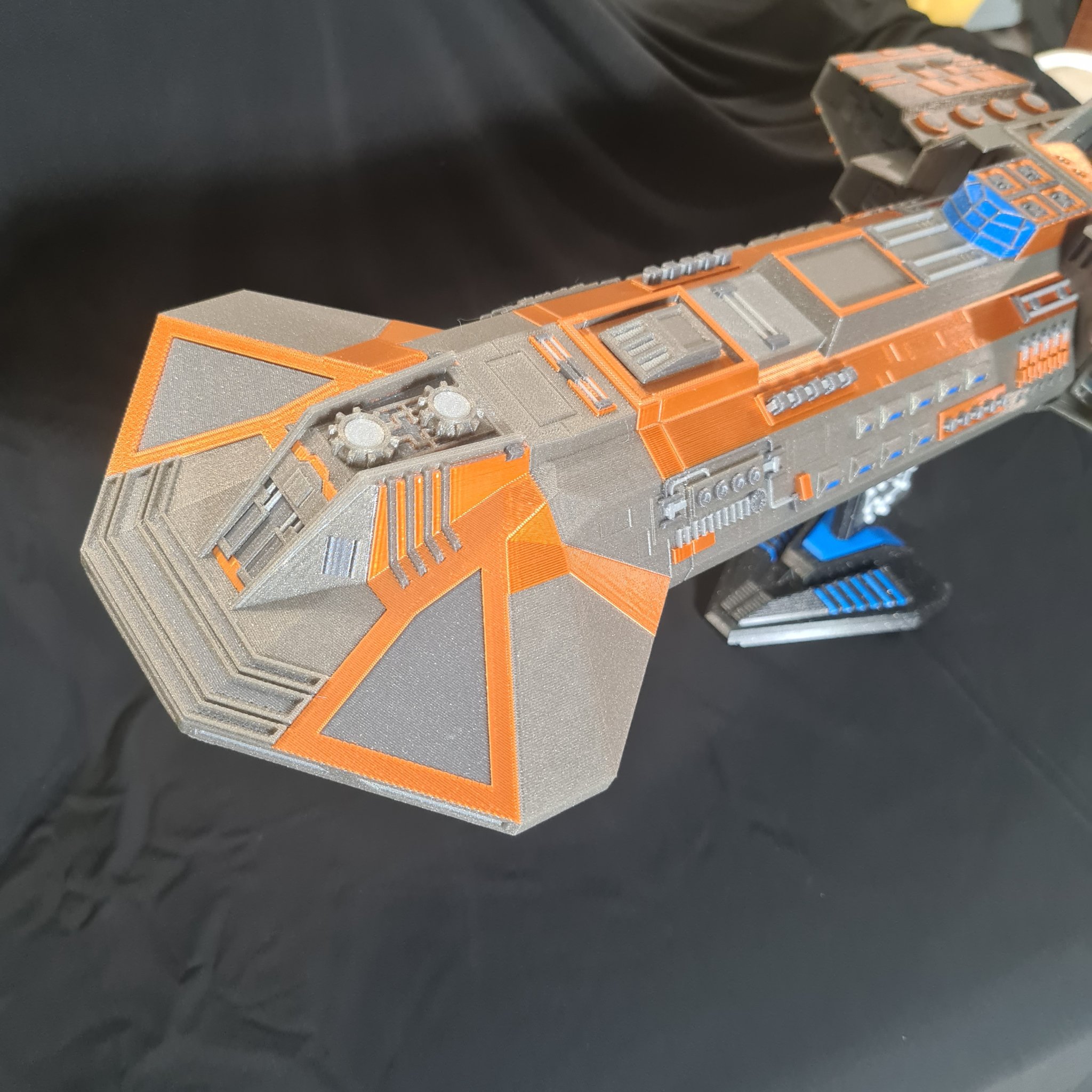 Khu trục hạm Lantean / Asuran tỉ lệ 1:2000