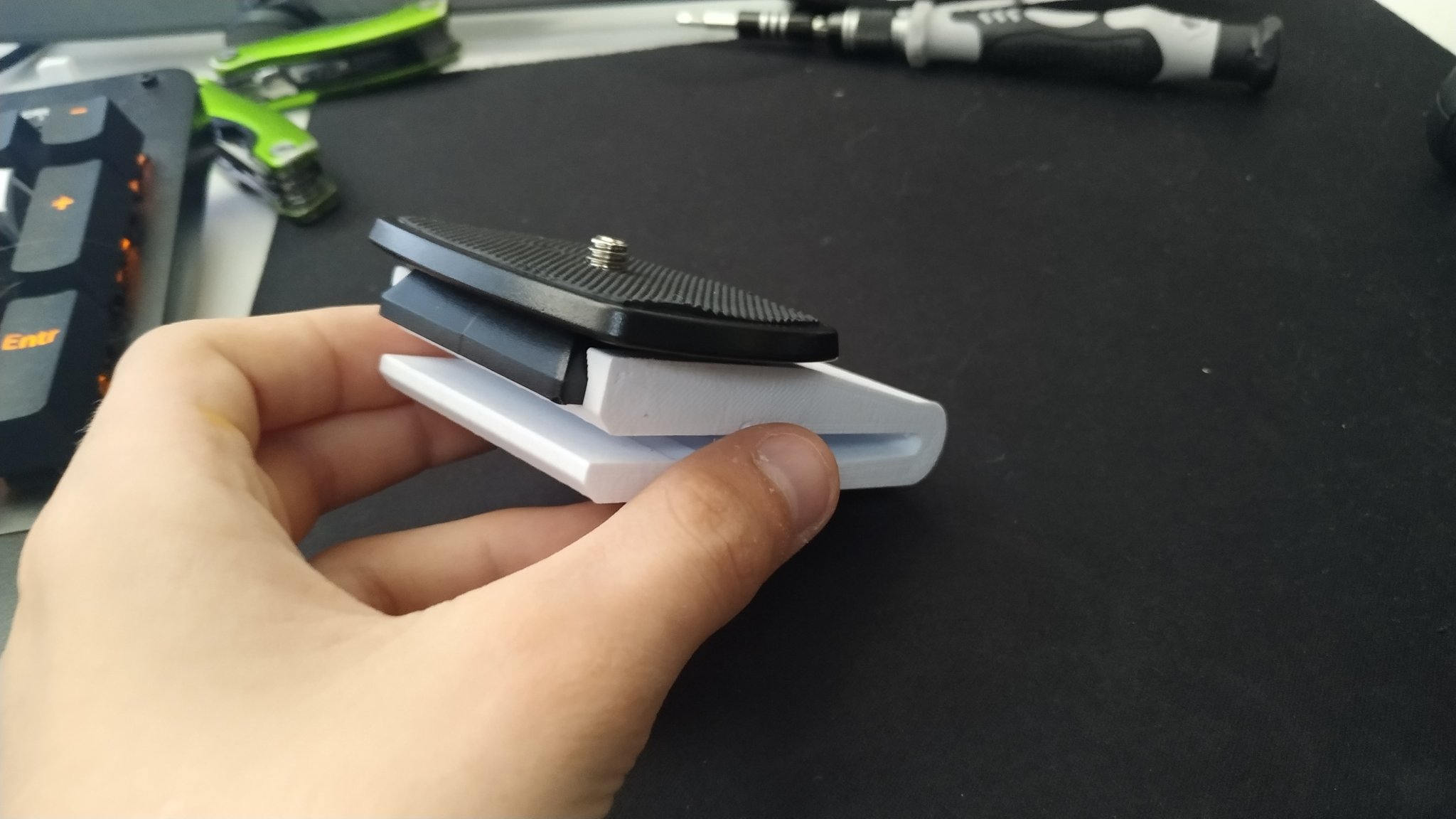 Giá đỡ mũ bóng chày cho mọi loại camera