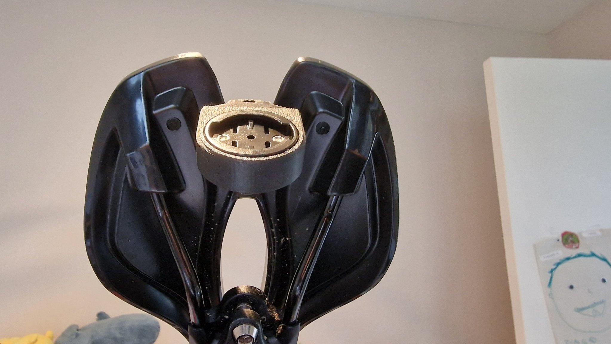 Giá đỡ yên xe Garmin Varia với hệ thống UniClip