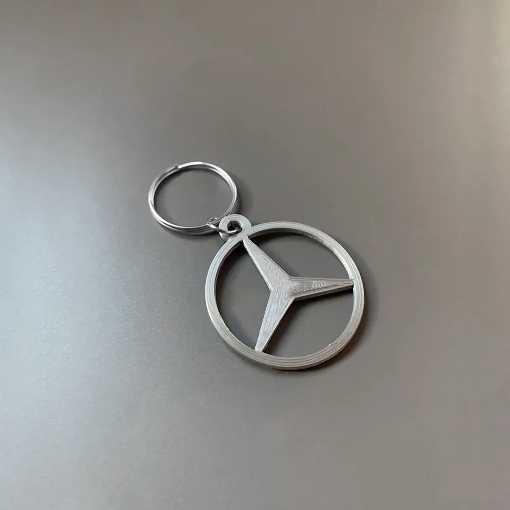 Móc chìa khóa thương hiệu Mercedes đơn giản và tinh tế