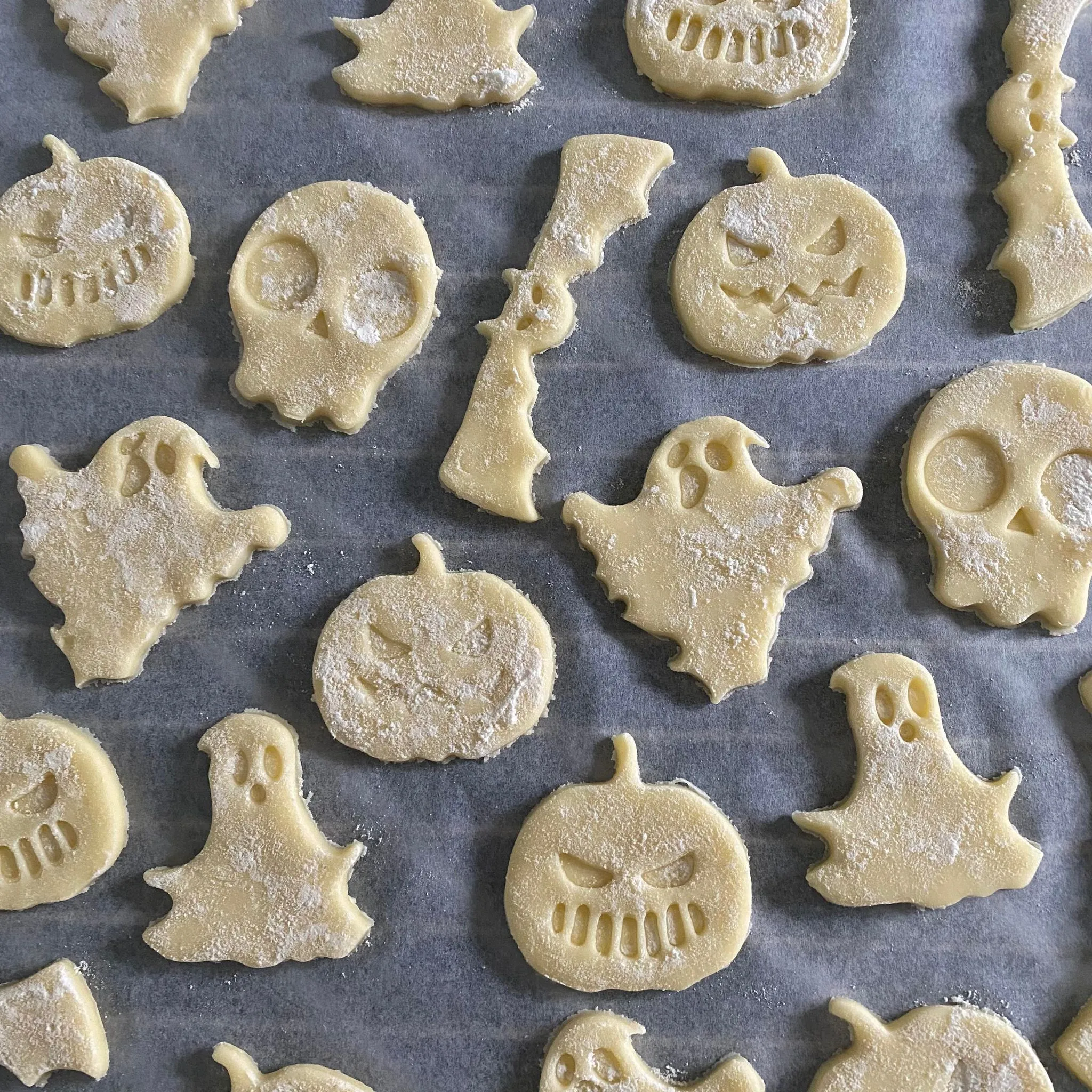 Cutter bánh quy Halloween hình đầu lâu và ma