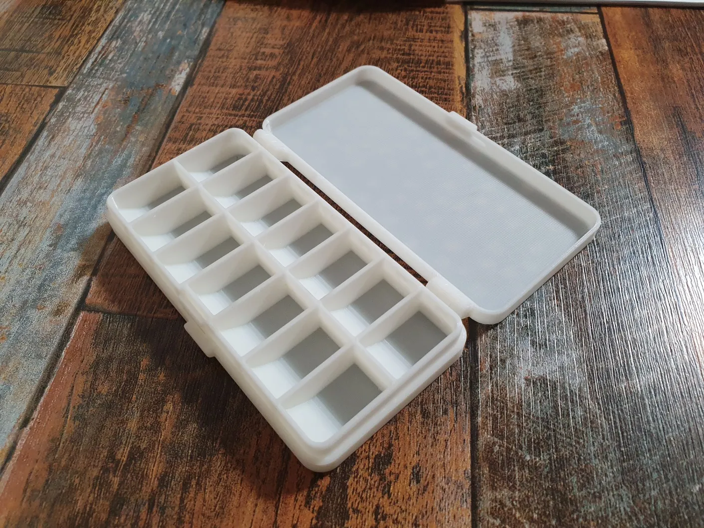 Hộp thuốc hàng tuần nhỏ gọn cho mẹo thay đổi filament