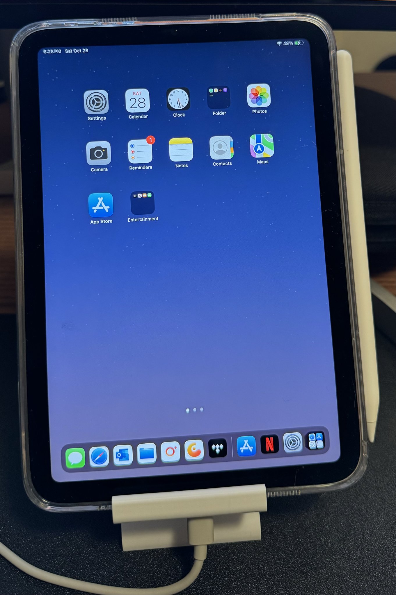 Giá đỡ iPad mini, iPhone, Samsung, Pixel với hỗ trợ cáp sạc