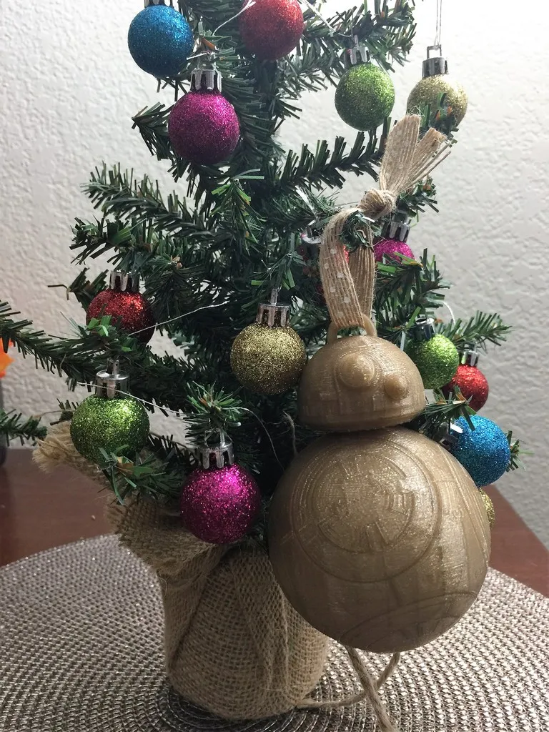 Đồ trang trí Giáng sinh BB-8 nhỏ gọn 10%