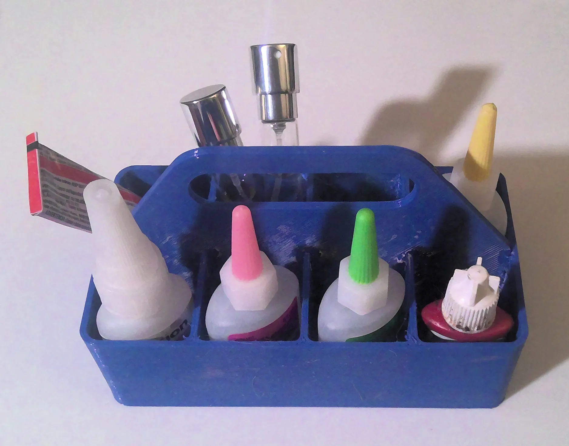 Giá đỡ cho hộp keo CA tiện lợi