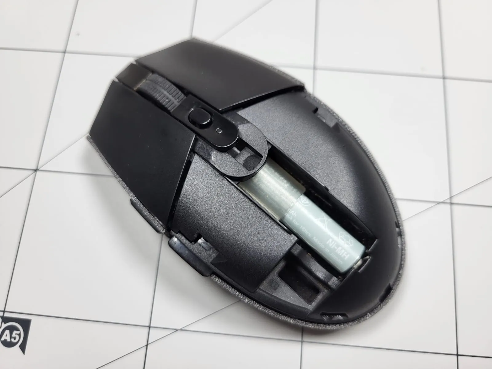 Bộ chuyển đổi pin AAA sang AA nhẹ cho chuột