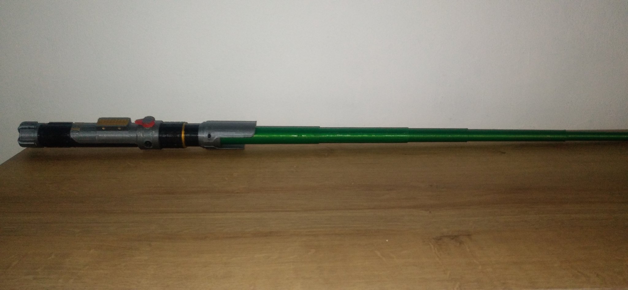 Vũ khí ánh sáng Sabine Wren đang sụp đổ