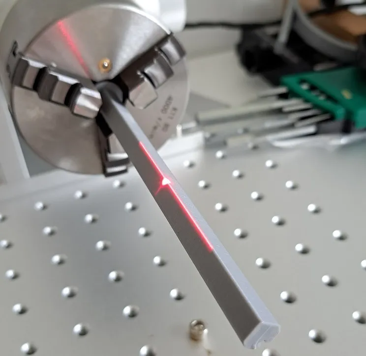 Công cụ căn chỉnh quay laser cho máy laser sợi quang