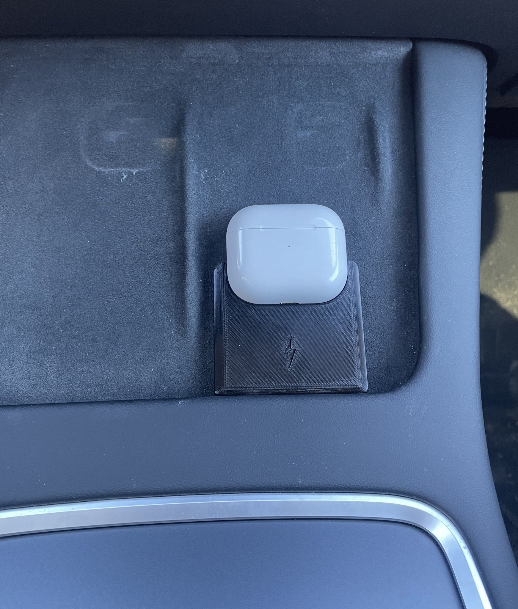 Bộ chuyển đổi sạc không dây AirPods cho Tesla Model Y