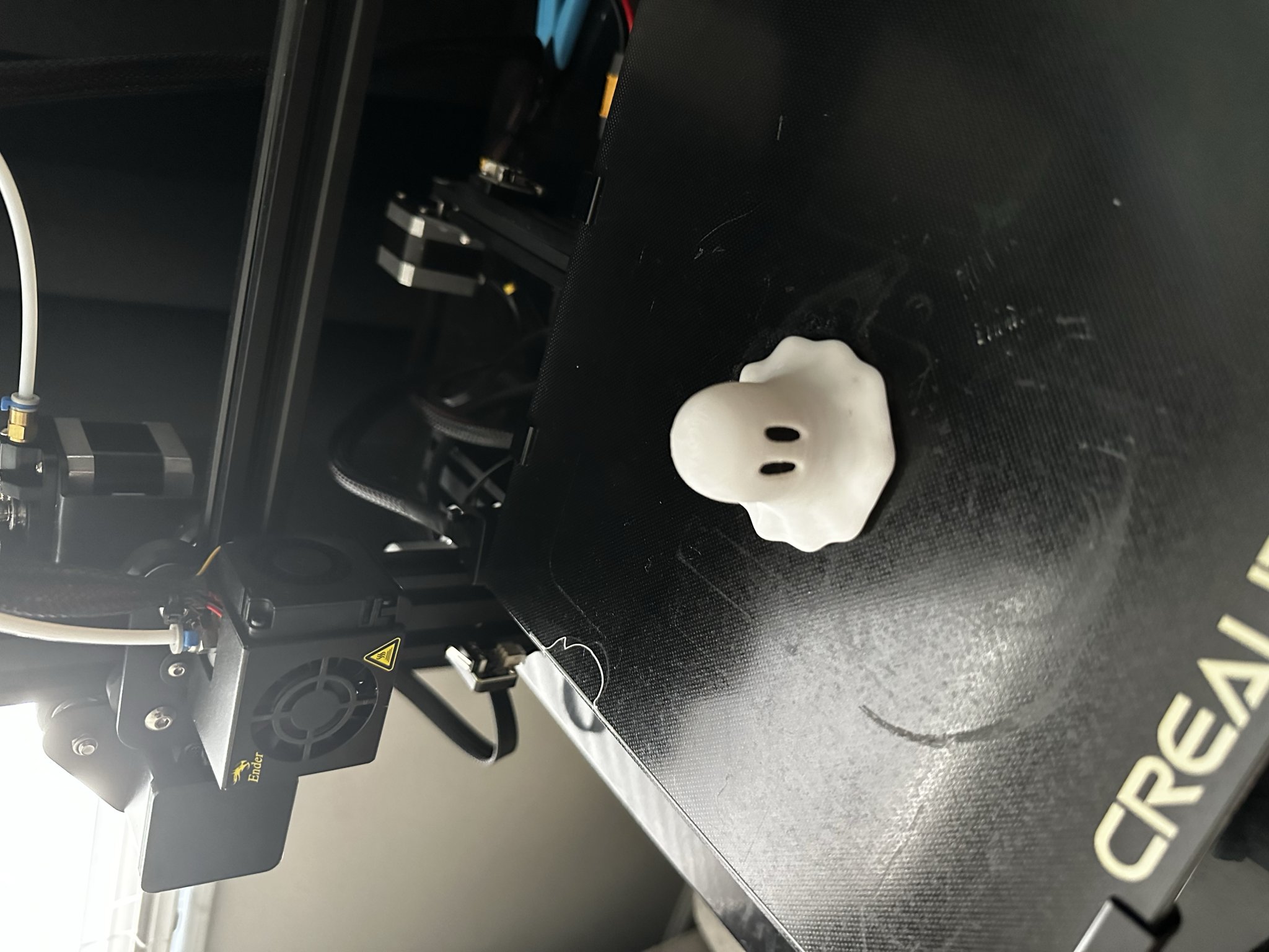 Trang trí ma quái tối giản với chỗ để đèn tealight