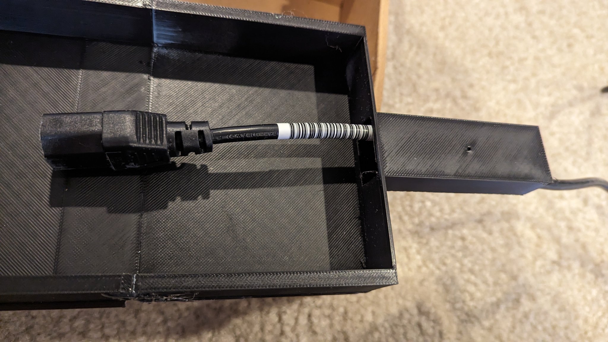 Vỏ nguồn laptop Dell 240W cho mô hình Halloween