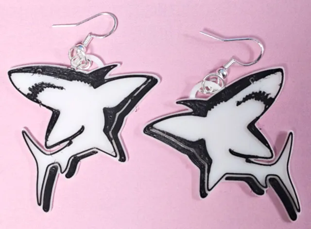 Khuyên tai "Haihänger" với KEC-Hai hỗ trợ đội khúc côn cầu