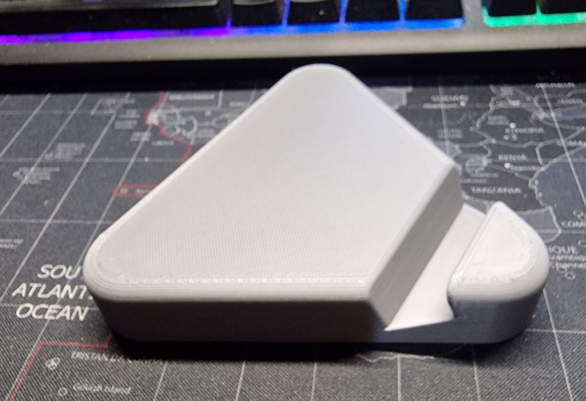 Giá đỡ điện thoại đơn giản để in 3D