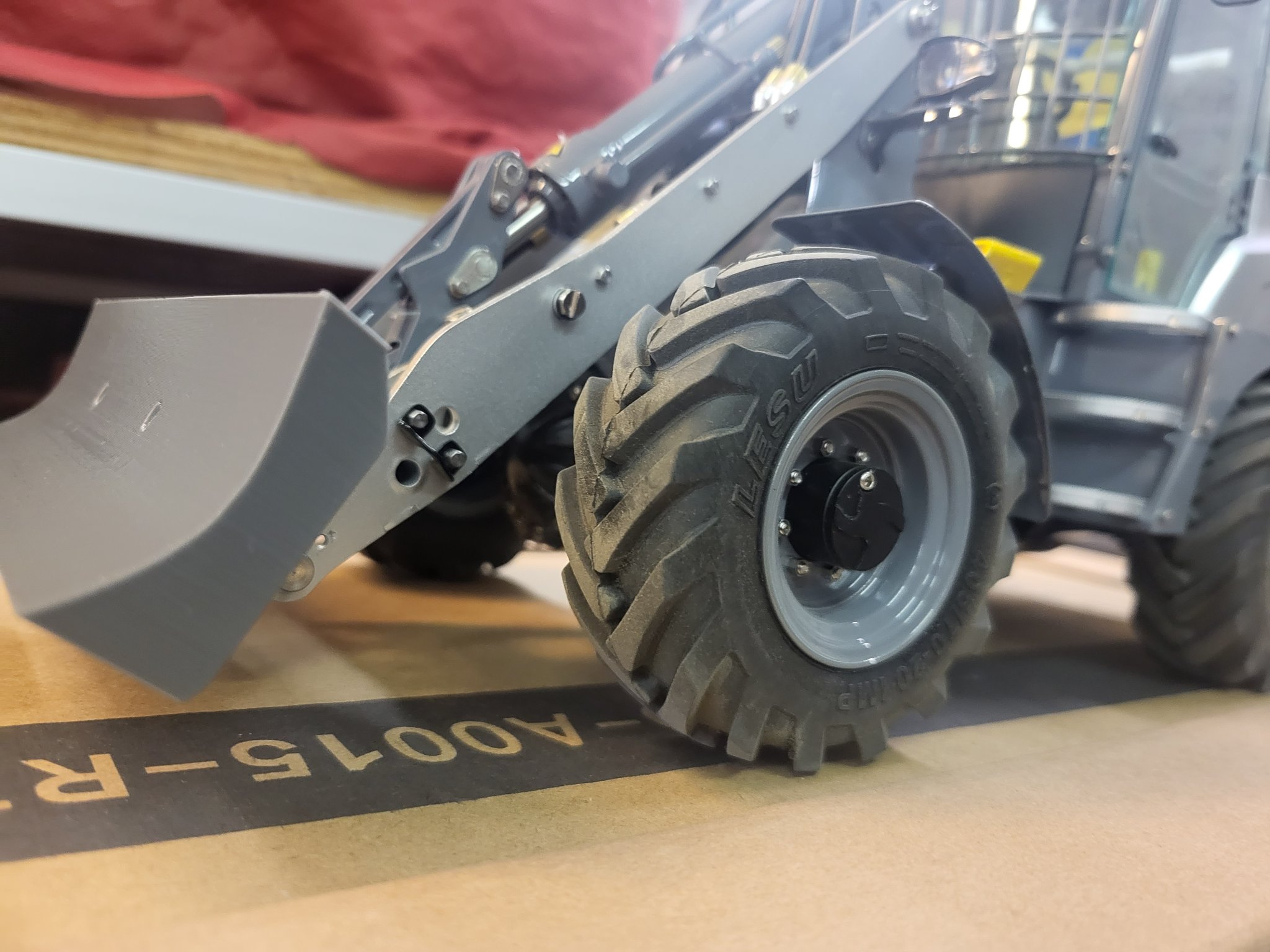 Lưỡi xúc đất Lesu Aoue-MCL8 cho máy xúc mini