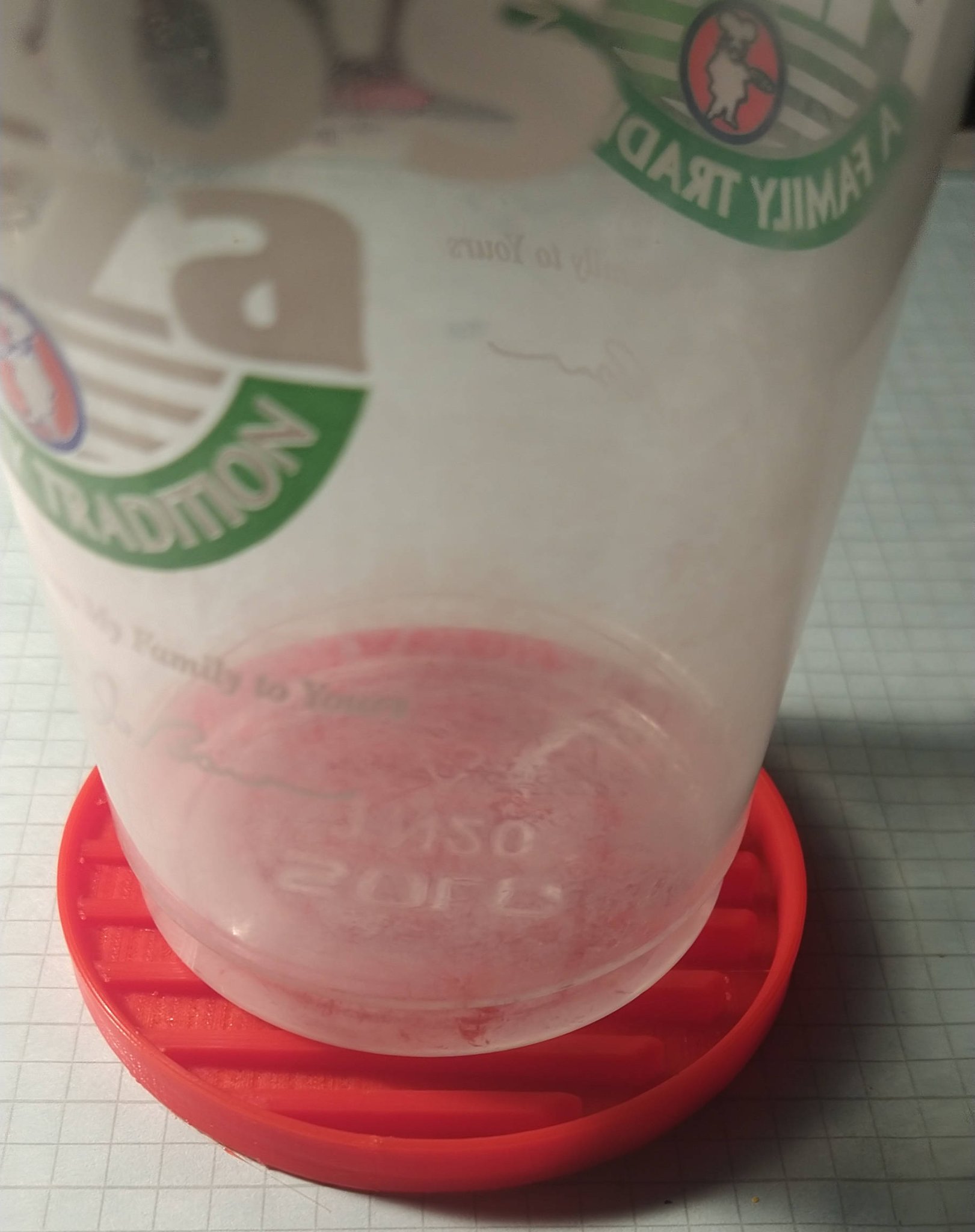 Giá đỡ bắt ngưng tụ nước cho ly uống trong mùa mưa