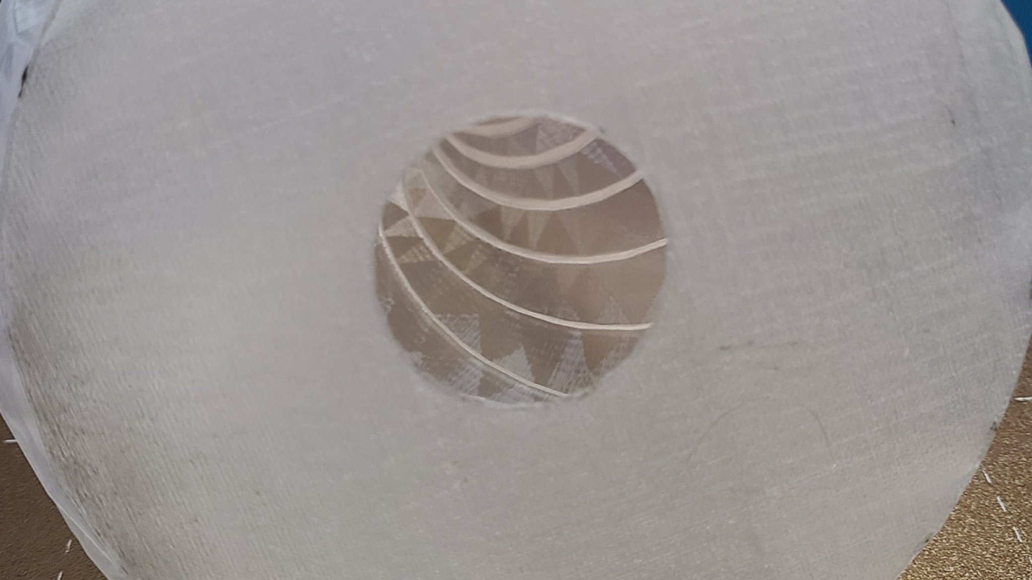 Cây thông Noel cao in chế độ bình hoa