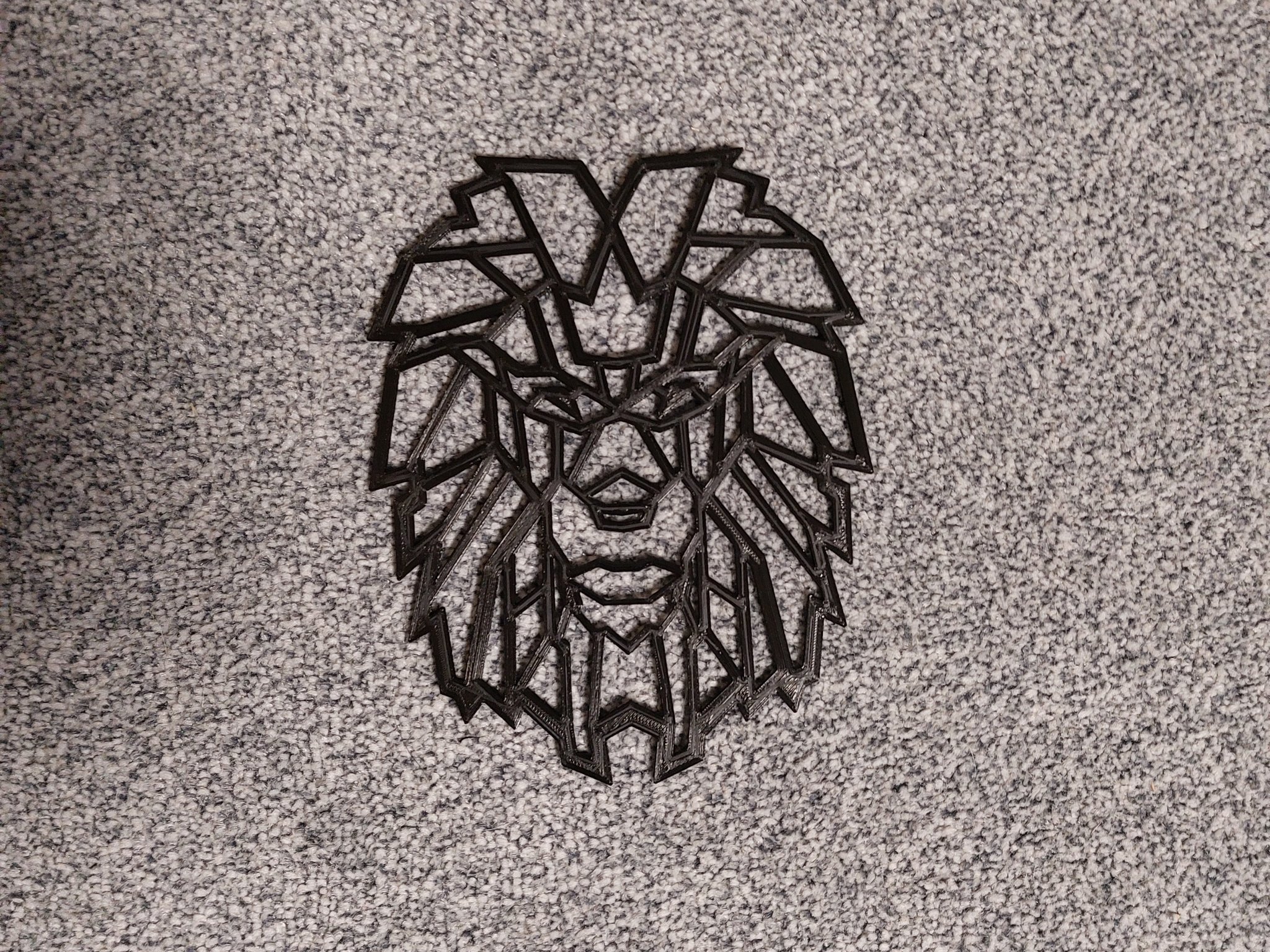 Đầu sư tử phong cách low poly treo tường