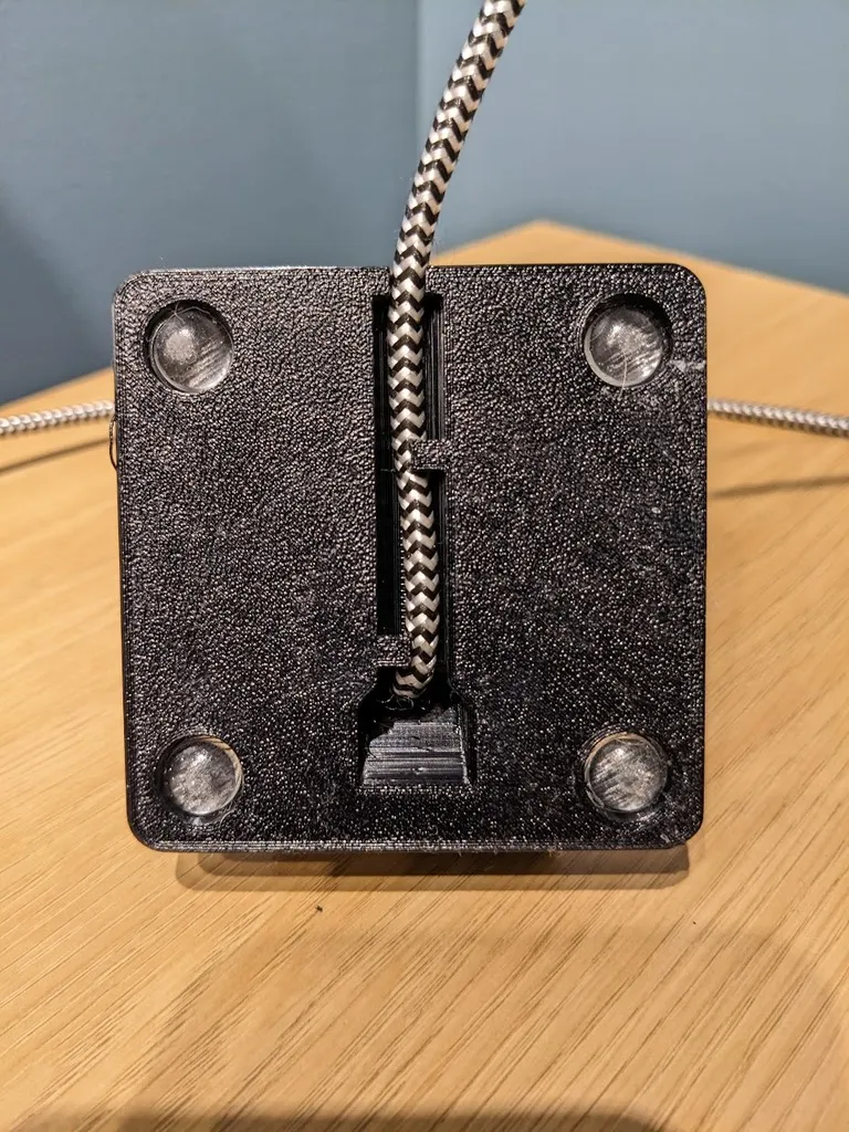 Giá đỡ sạc không dây Livboj với thiết kế ngăn cáp bên trong