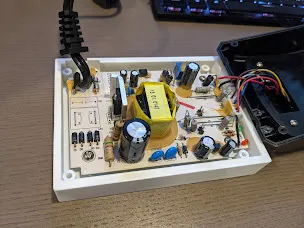 Giá treo tường cho sạc Bauer Harbor Freight