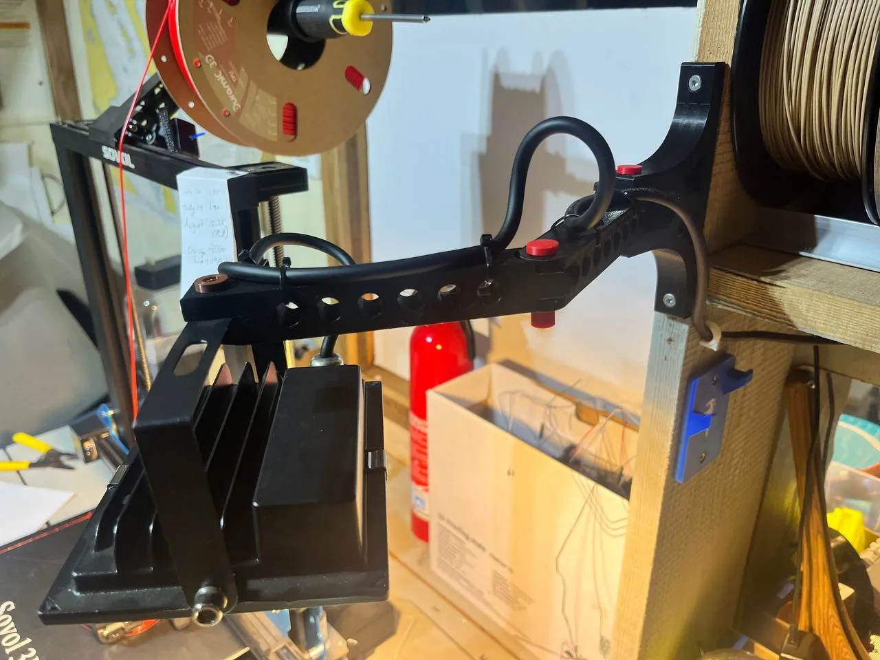 Giá đỡ đèn LED cho xưởng làm việc