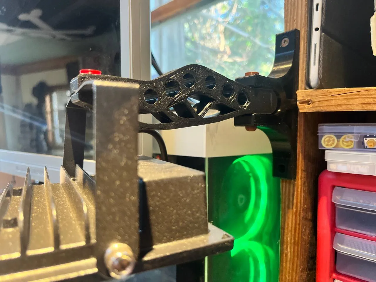 Giá đỡ đèn LED cho xưởng làm việc