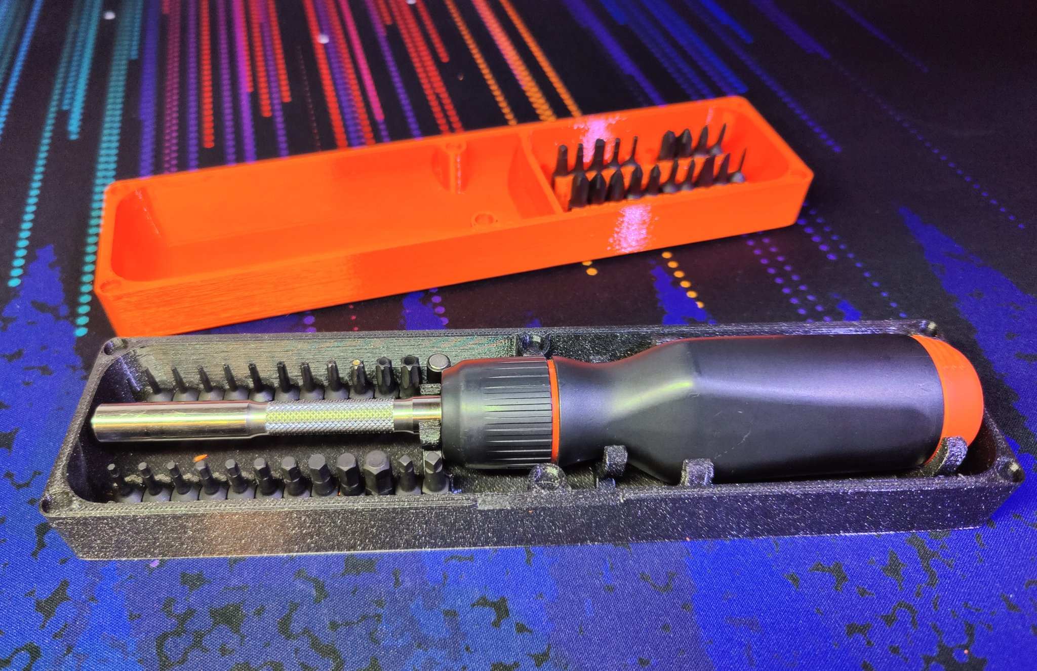 Hộp đựng tua vít từ tính LTT với 44 chỗ giữ bit