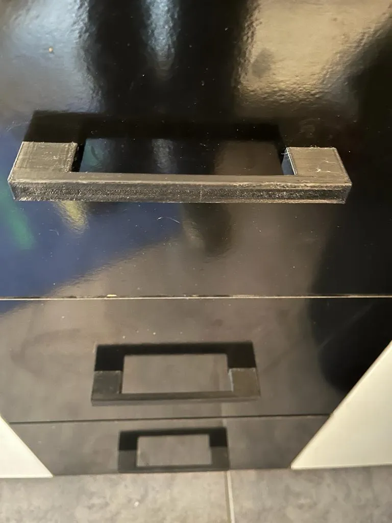 Tay nắm tủ 155.5mm / 129.5mm với lỗ khoan 4mm