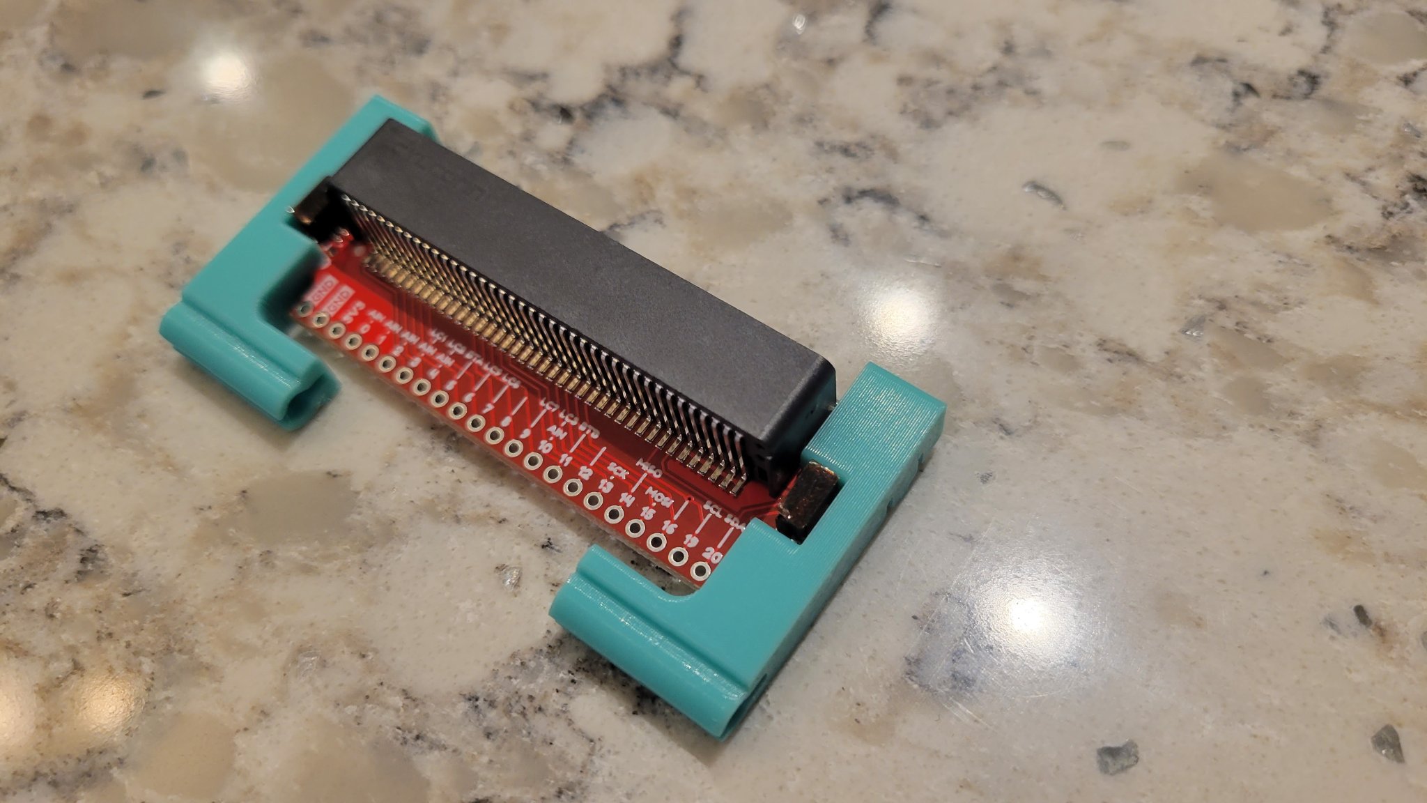 Giá đỡ cho bảng mạch micro:bit trên robot XRP