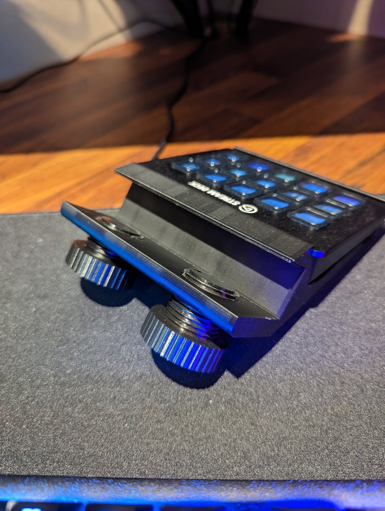 Giá đỡ LCD cho Elgato Stream Deck trên màn hình chính