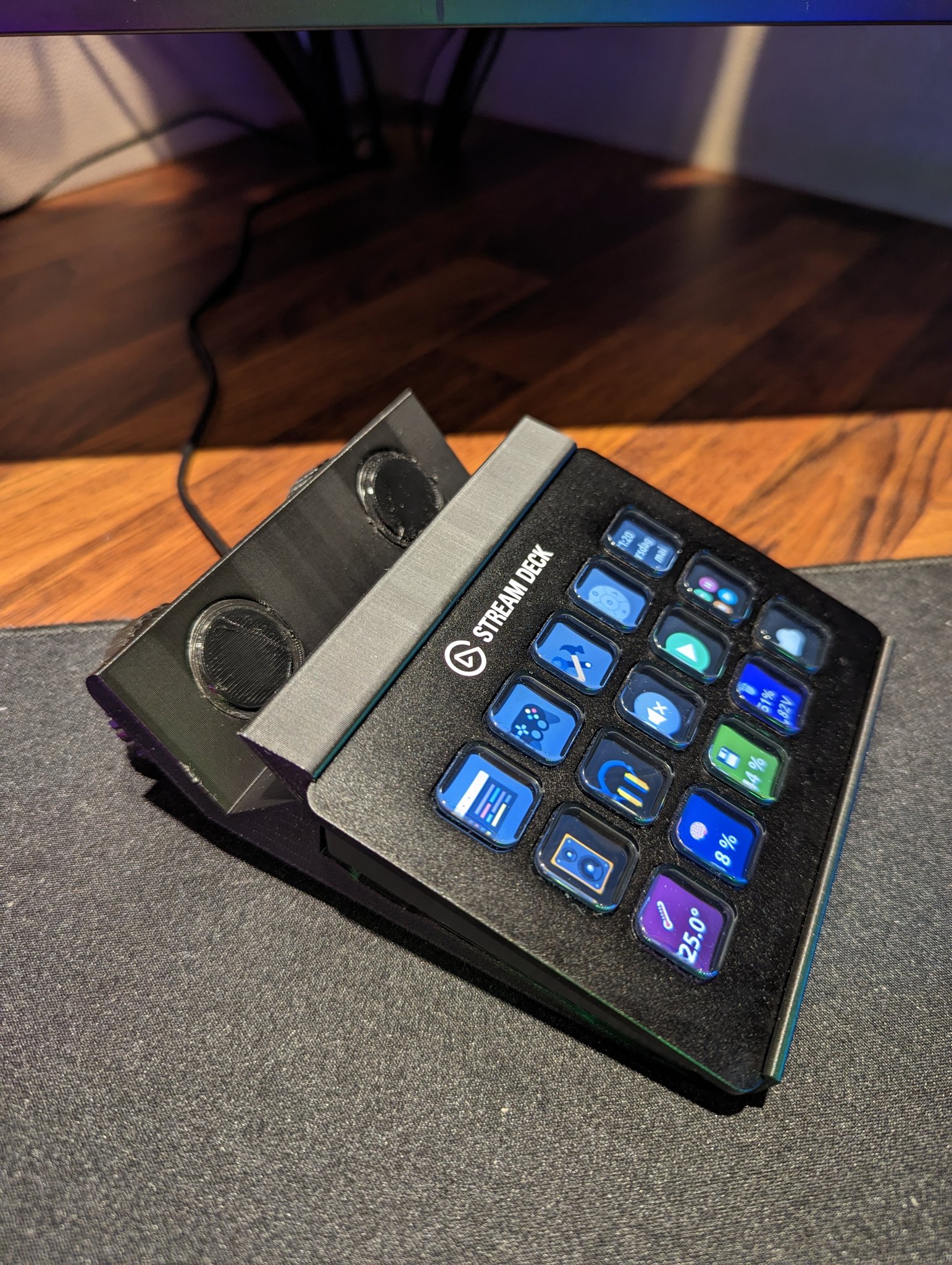 Giá đỡ LCD cho Elgato Stream Deck trên màn hình chính