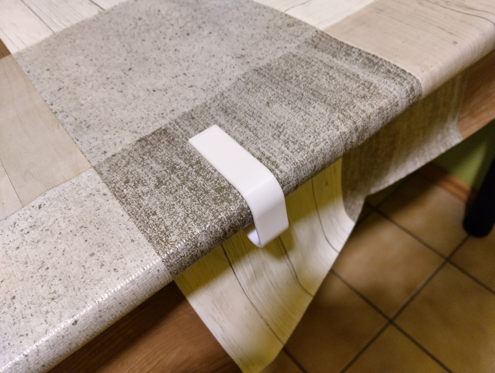 Kẹp giữ khăn trải bàn bền bỉ cho các bữa tiệc ngoài trời