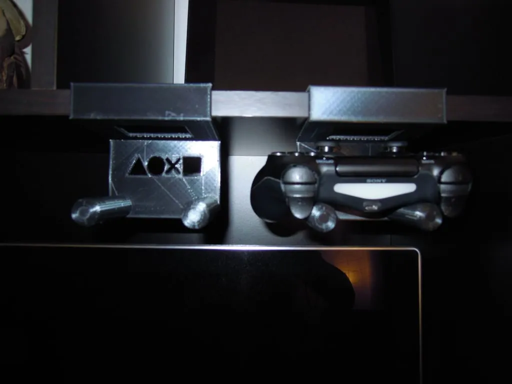 Giá đỡ điều khiển PS4 treo tường tiết kiệm không gian