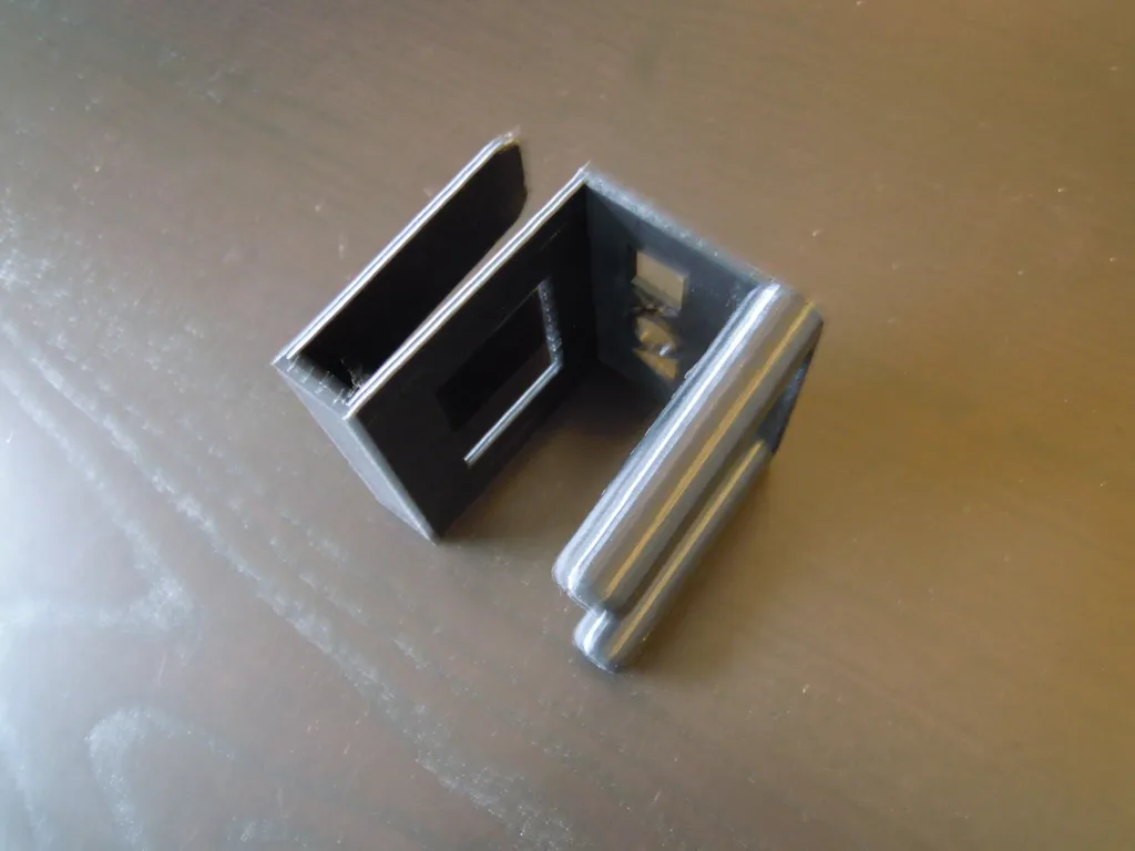 Giá đỡ điều khiển PS4 treo tường tiết kiệm không gian