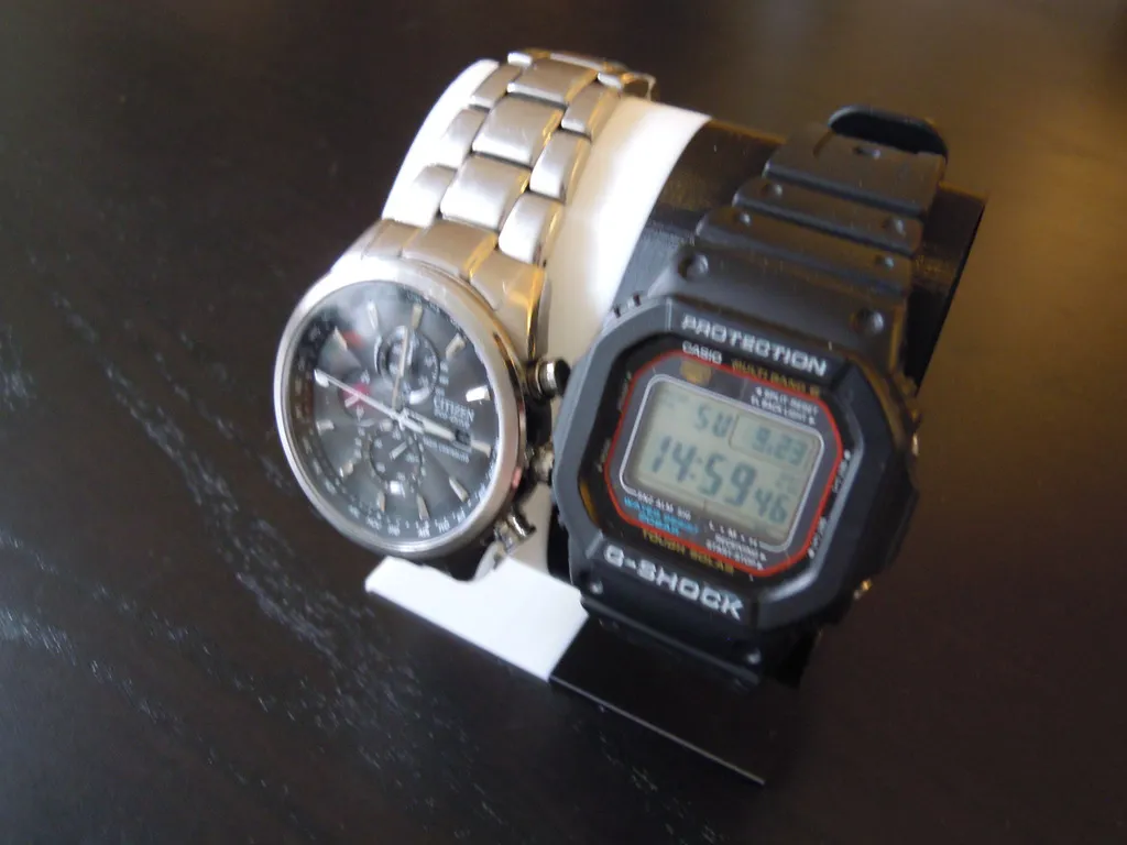 Giá đỡ đồng hồ cho 3 chiếc đồng hồ mới