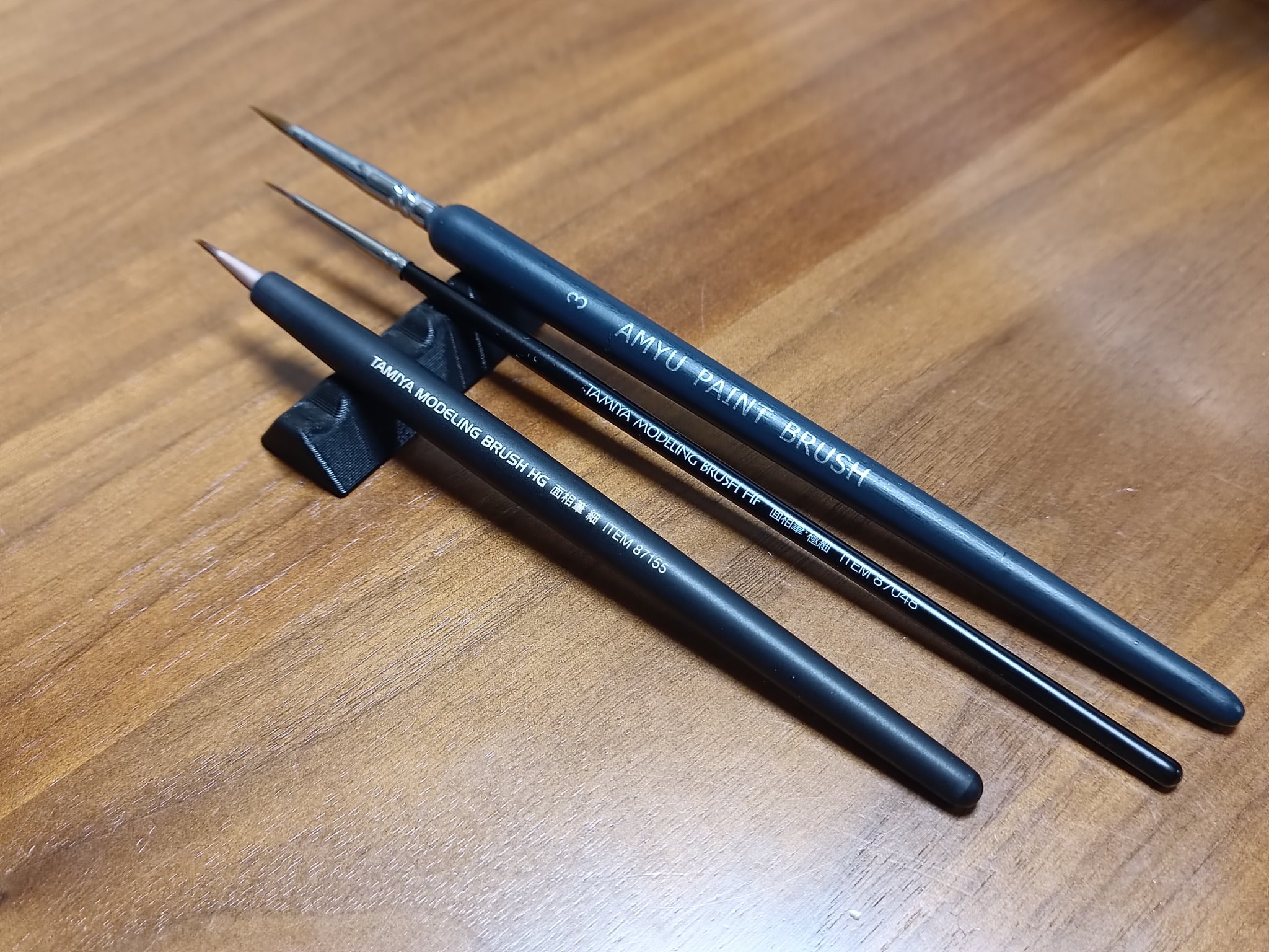 Giá đỡ bút sáng tạo cho người đam mê nghệ thuật