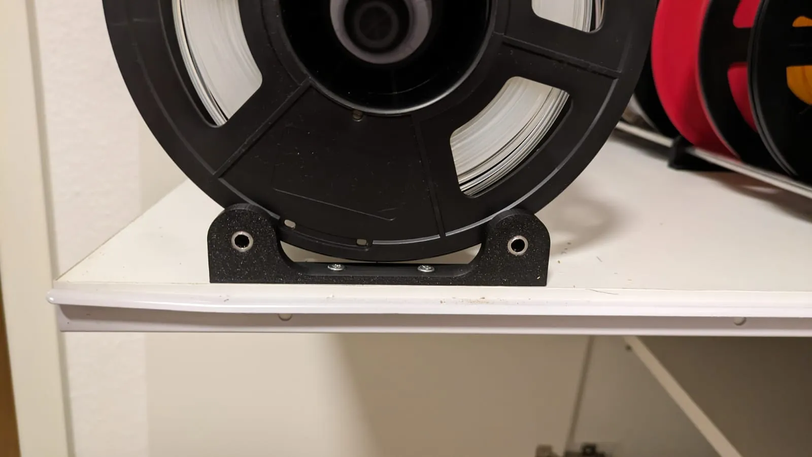 Giá đỡ cuộn filament tùy chỉnh cho tủ dưới máy in