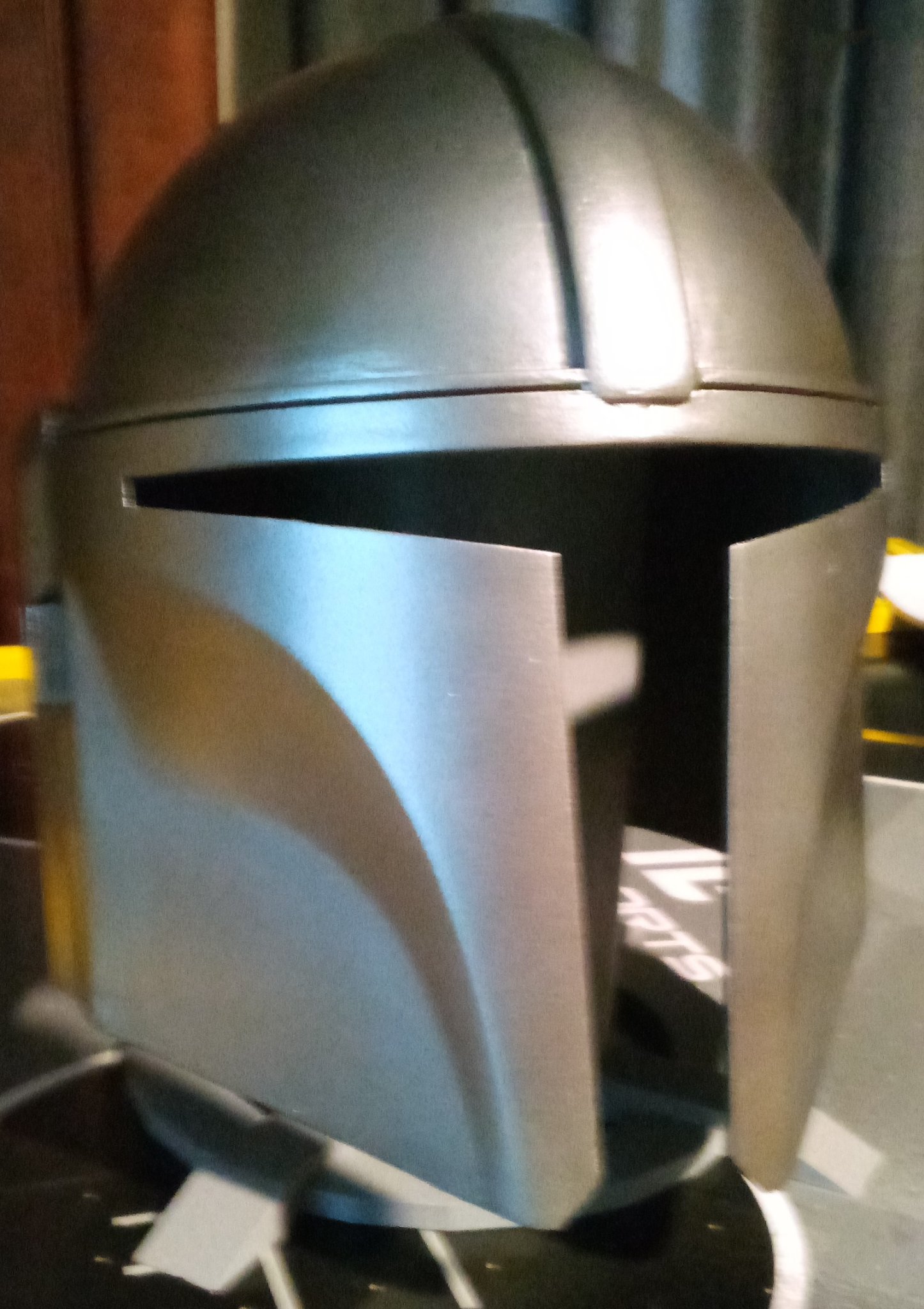 Giá đỡ sơn đa năng cho mũ bảo hiểm và đồ vật nhỏ