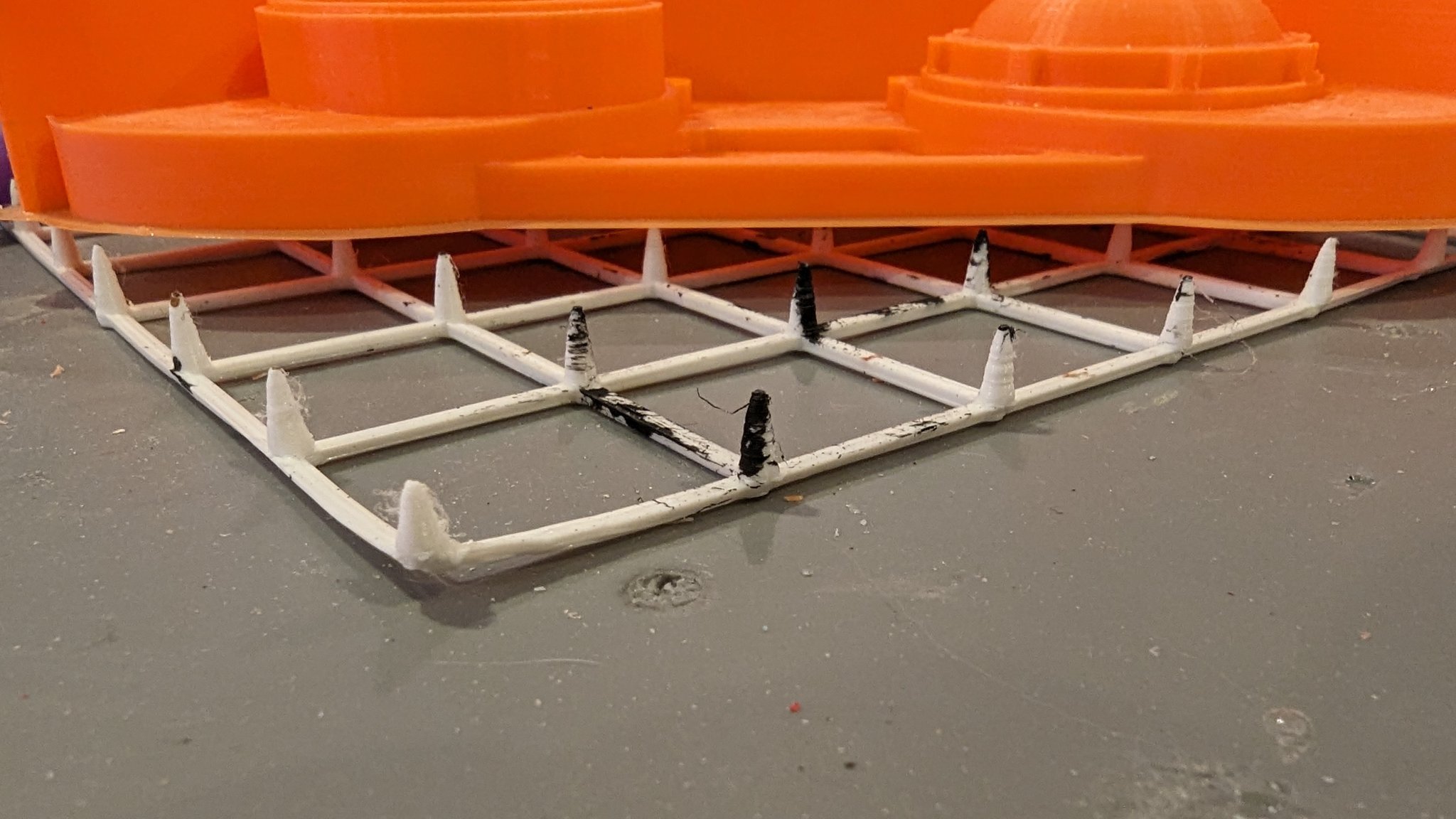 Giàn giáo sơn bảo vệ công việc sơn