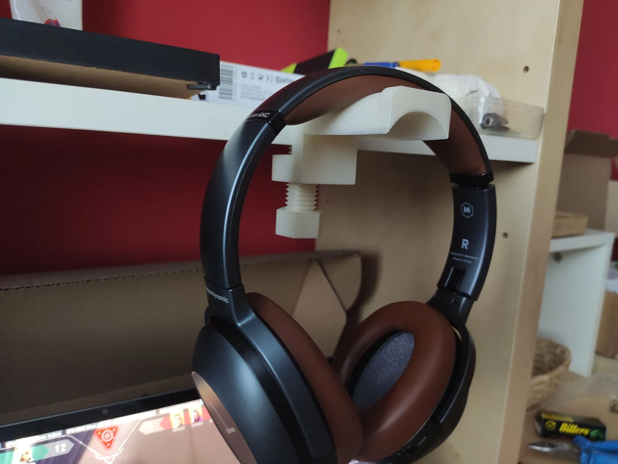 Giá đỡ tai nghe đa năng với không gian rộng rãi hơn