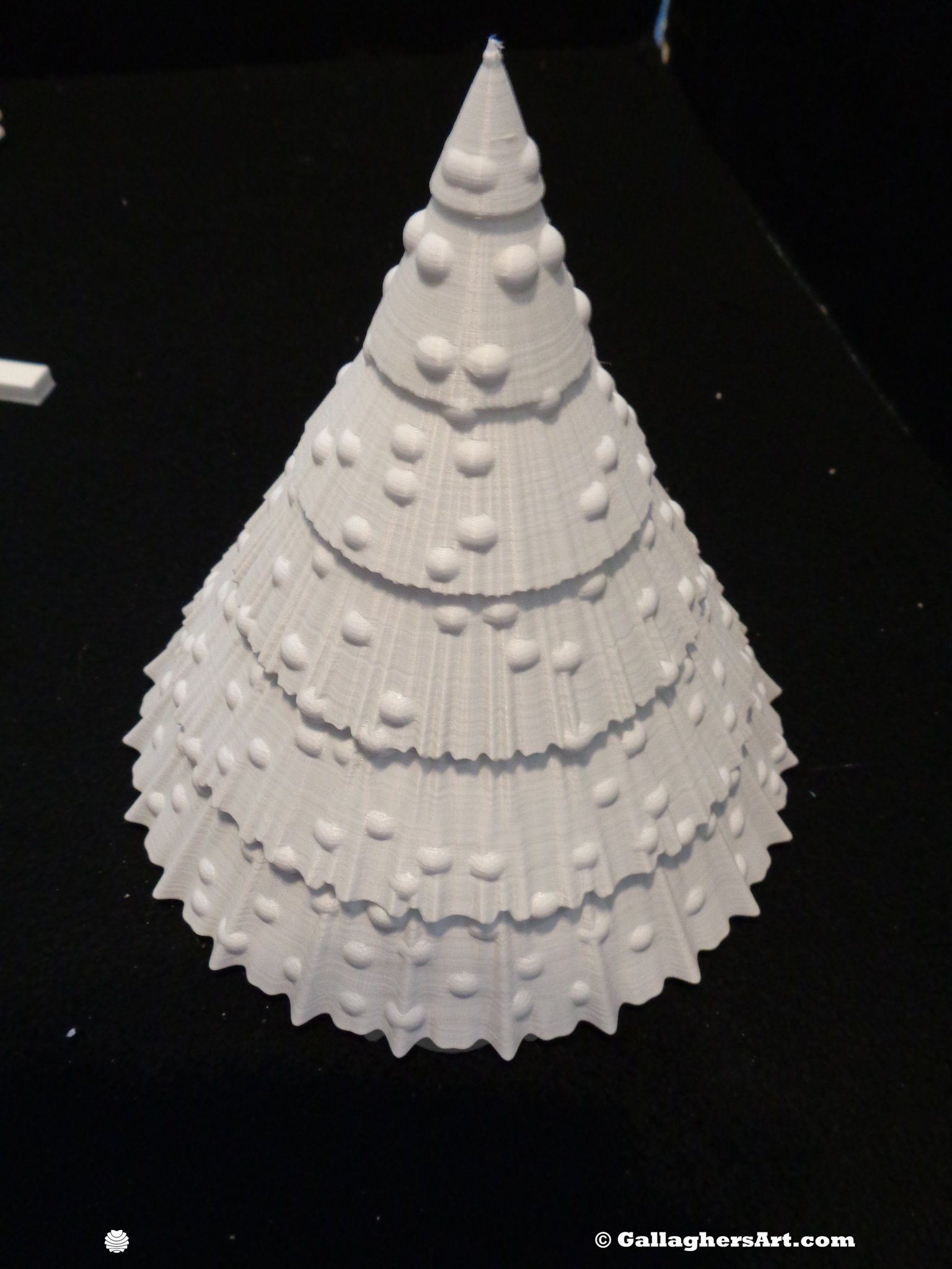 Cây thông Giáng sinh 2022 nhiều màu và phụ kiện bổ sung