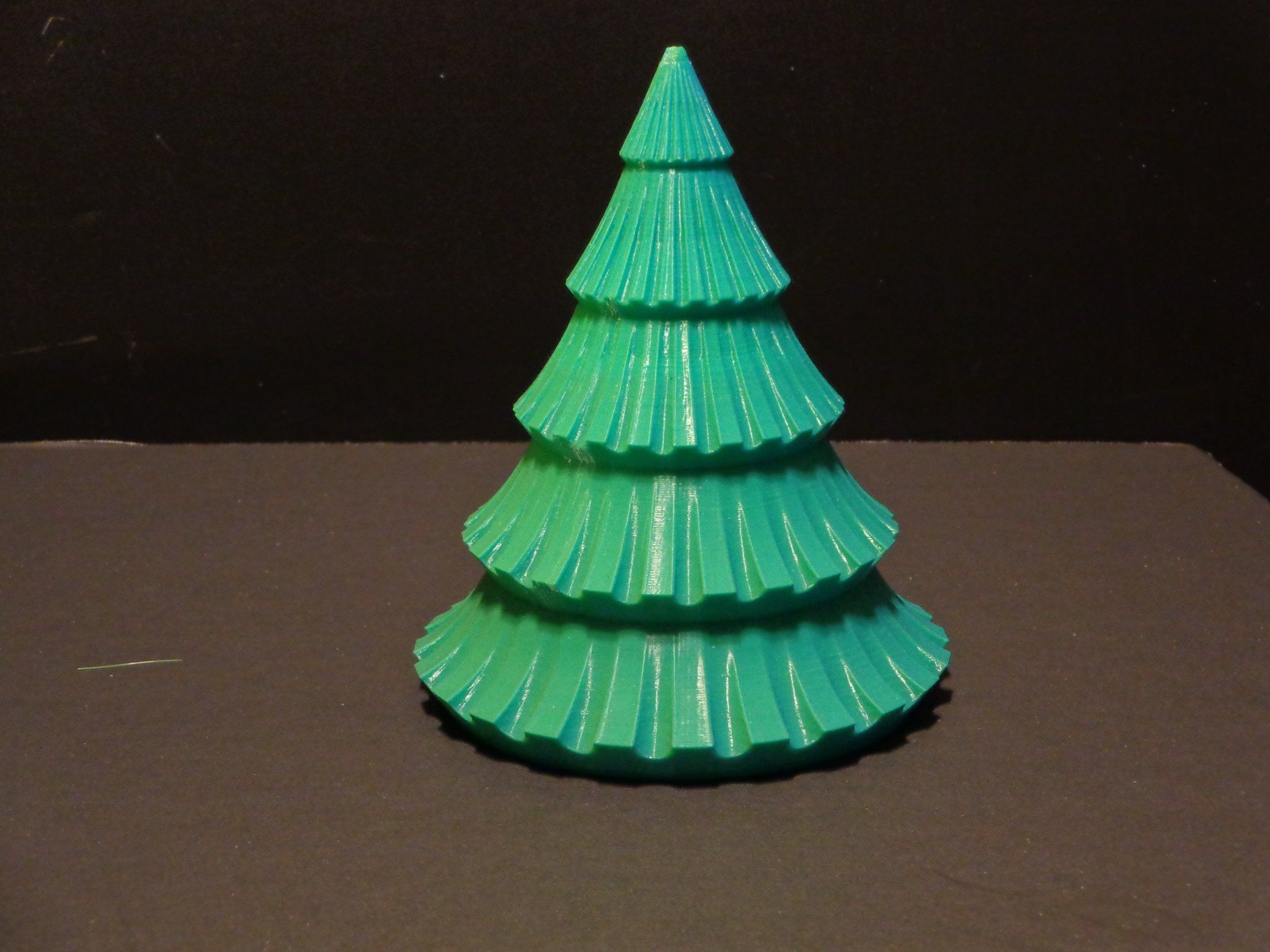 Cây thông Noel đa phần 2019 với chậu và bóng đèn