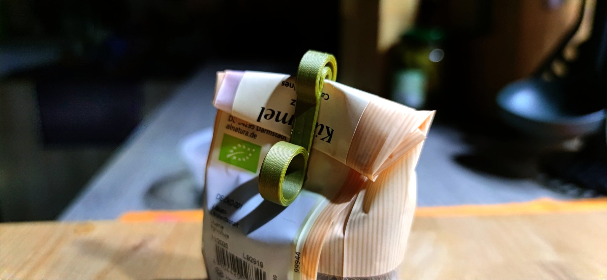 Kẹp nhỏ với răng cho túi đựng