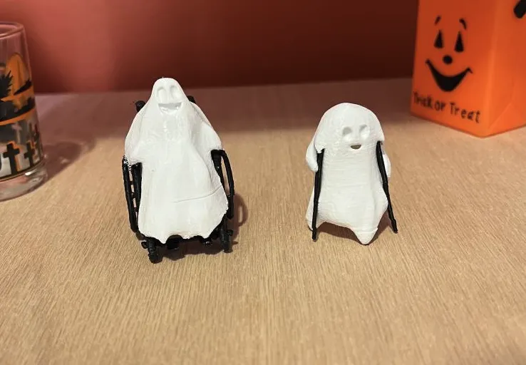 Những hồn ma ngồi xe lăn và chống nạng