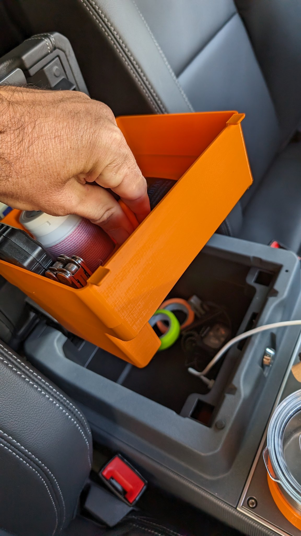 Bảng để đồ cho hộp chứa của Ineos Grenadier