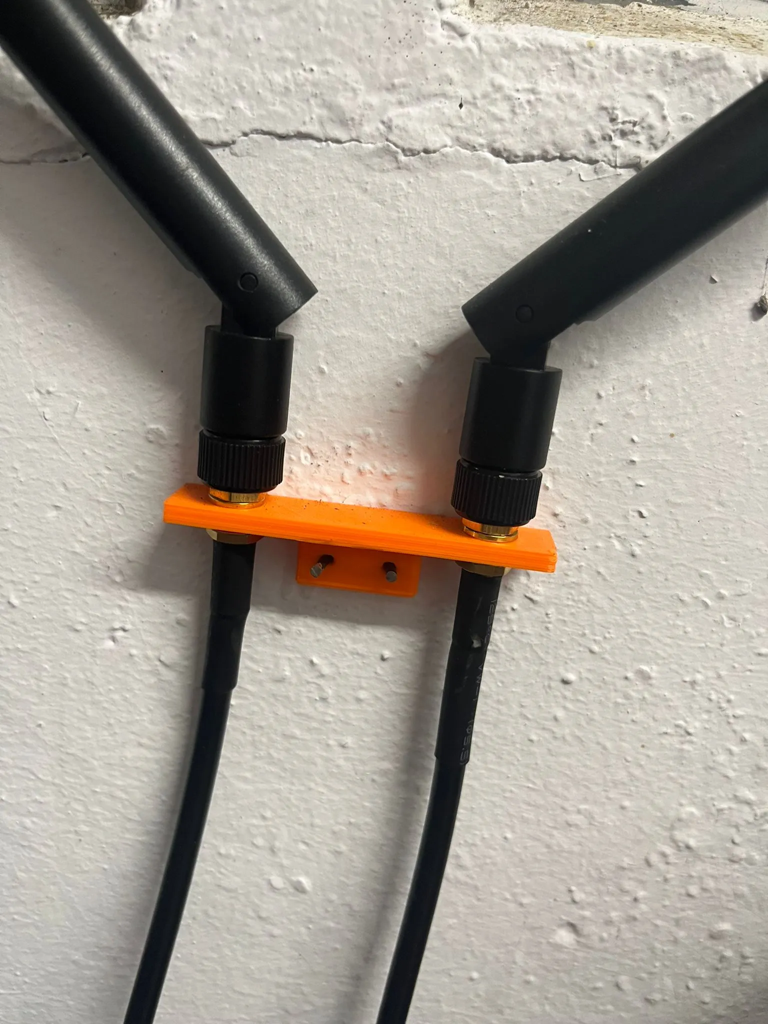 Giá đỡ tường cho anten wifi