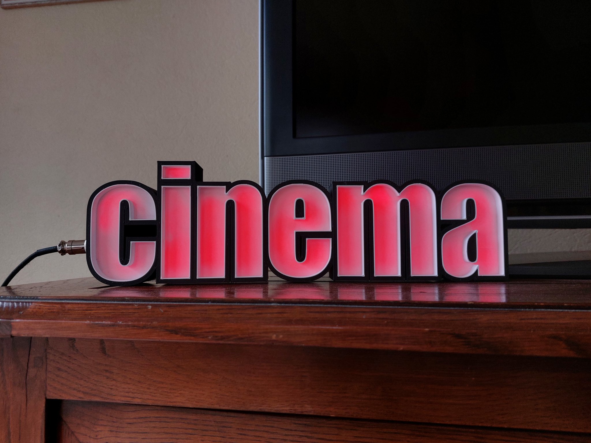 Đèn LED treo tường cho không gian điện ảnh