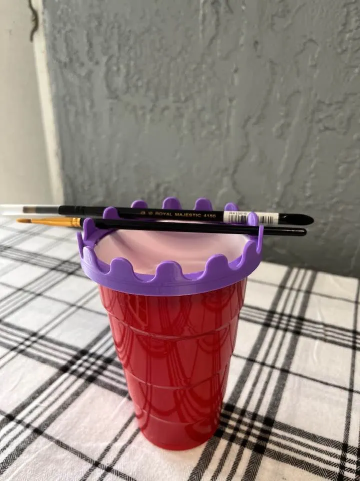Giá đỡ cọ vẽ cho cốc dùng một lần